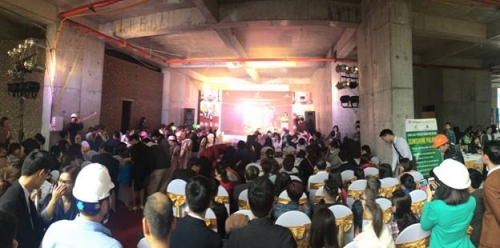 Nườm nượp khách hàng thăm nhà mẫu Sunshine Palace