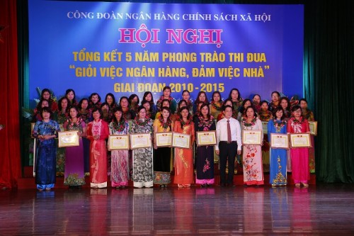 NHCSXH: Tổng kết 5 năm phong trào thi đua phụ nữ hai giỏi