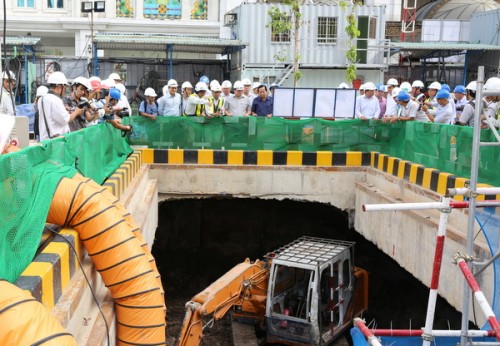 Phó Thủ tướng đôn đốc tiến độ đường sắt đô thị TP. Hồ Chí Minh Phó Thủ tướng đôn đốc tiến độ đường sắt đô thị TP. Hồ Chí Minh