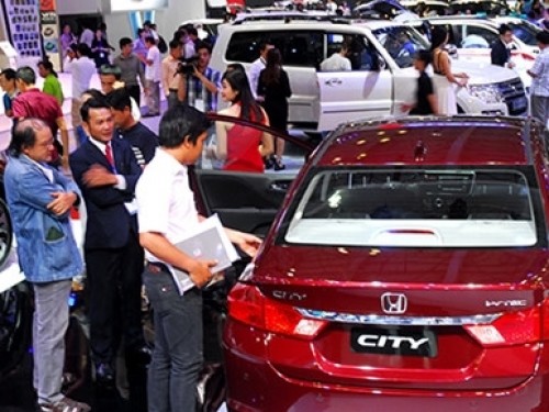 ‘Cơn bão’ giá ô tô nhập khẩu