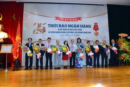 Thời báo Ngân hàng kỷ niệm 25 năm ngày thành lập và đón nhận Huân chương Lao động hạng Nhì