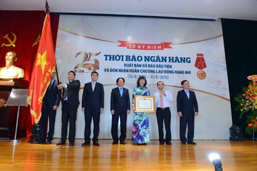 Thời báo Ngân hàng kỷ niệm 25 năm ngày thành lập và đón nhận Huân chương Lao động hạng Nhì