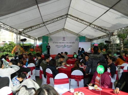 Giao dịch sôi động ngày khai trương căn hộ mẫu Riverside Garden