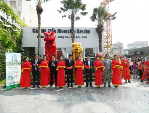 Giao dịch sôi động ngày khai trương căn hộ mẫu Riverside Garden