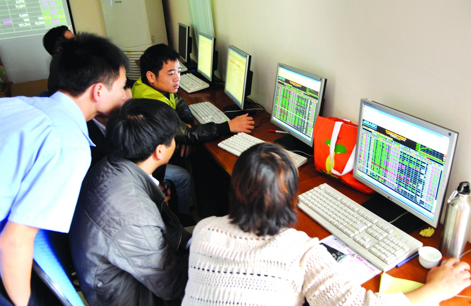 Có nên đầu tư cổ phiếu ngân hàng?