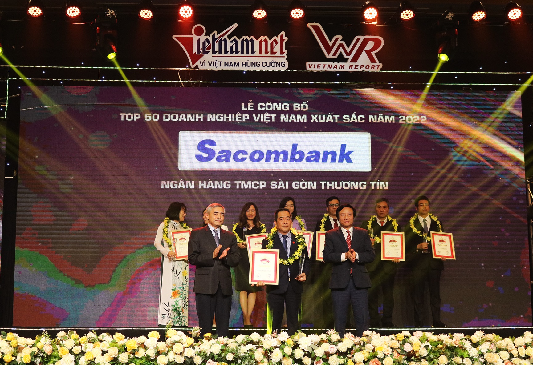 sacombank nhan 2 giai thuong ve thuong hieu