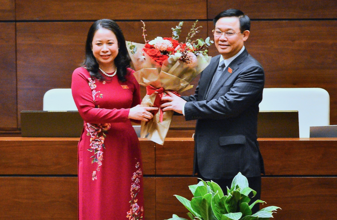 nhung nu lanh dao viet nam trong ta ao dai dan toc