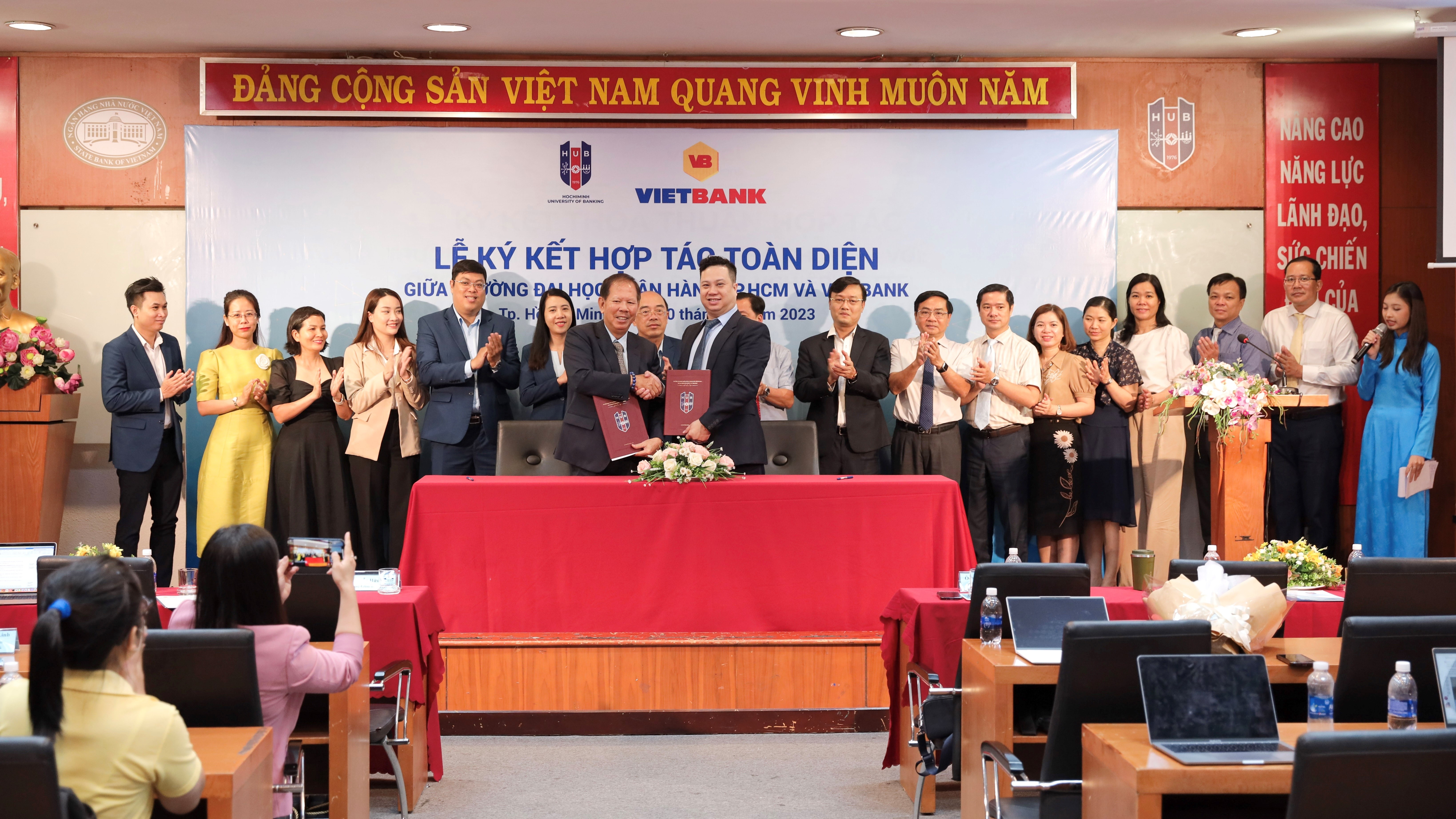 Vietbank hợp tác toàn diện với Đại học Ngân hàng TP.HCM