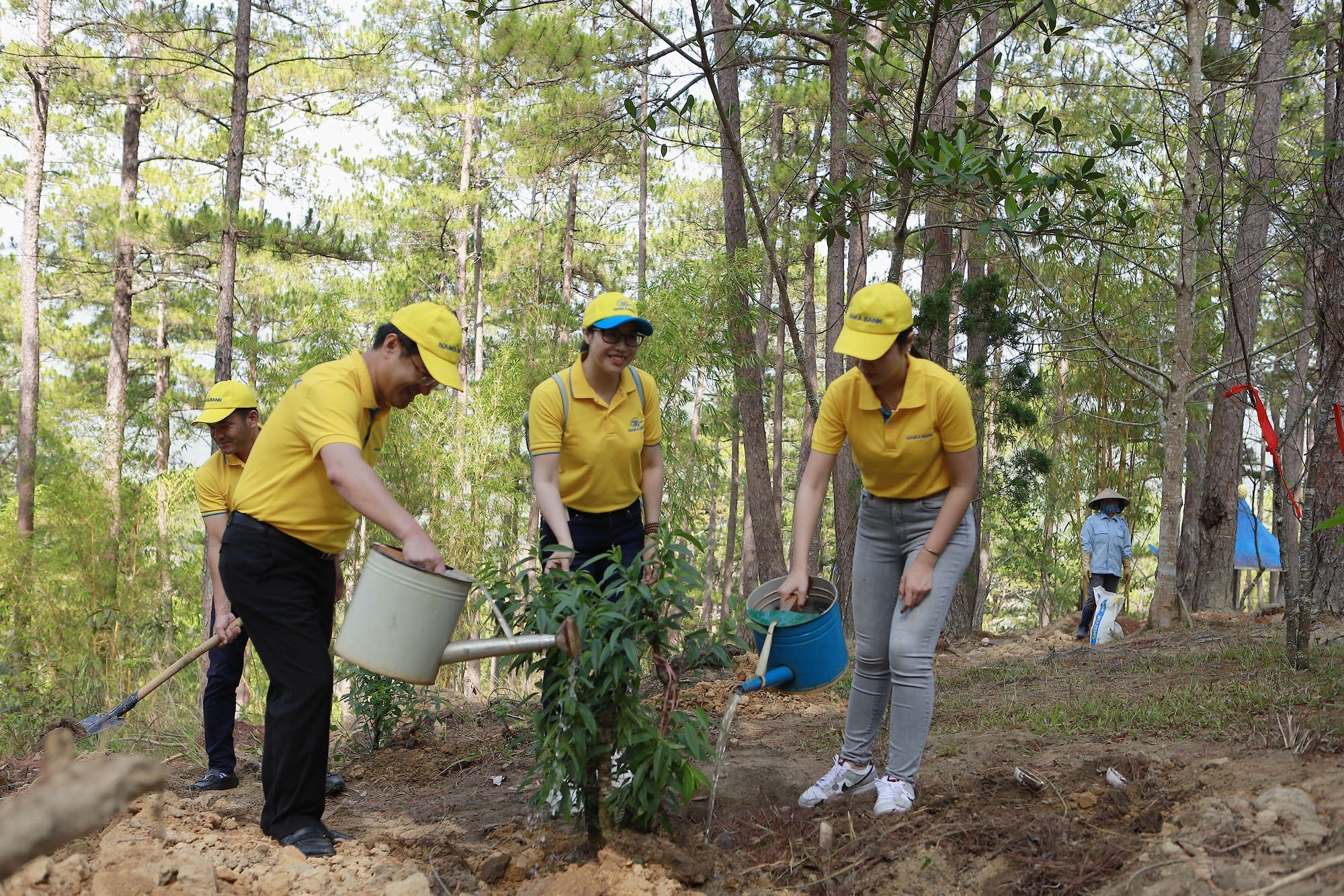 ngan hang trien khai nhieu hoat dong y nghia truoc them 304 va 15