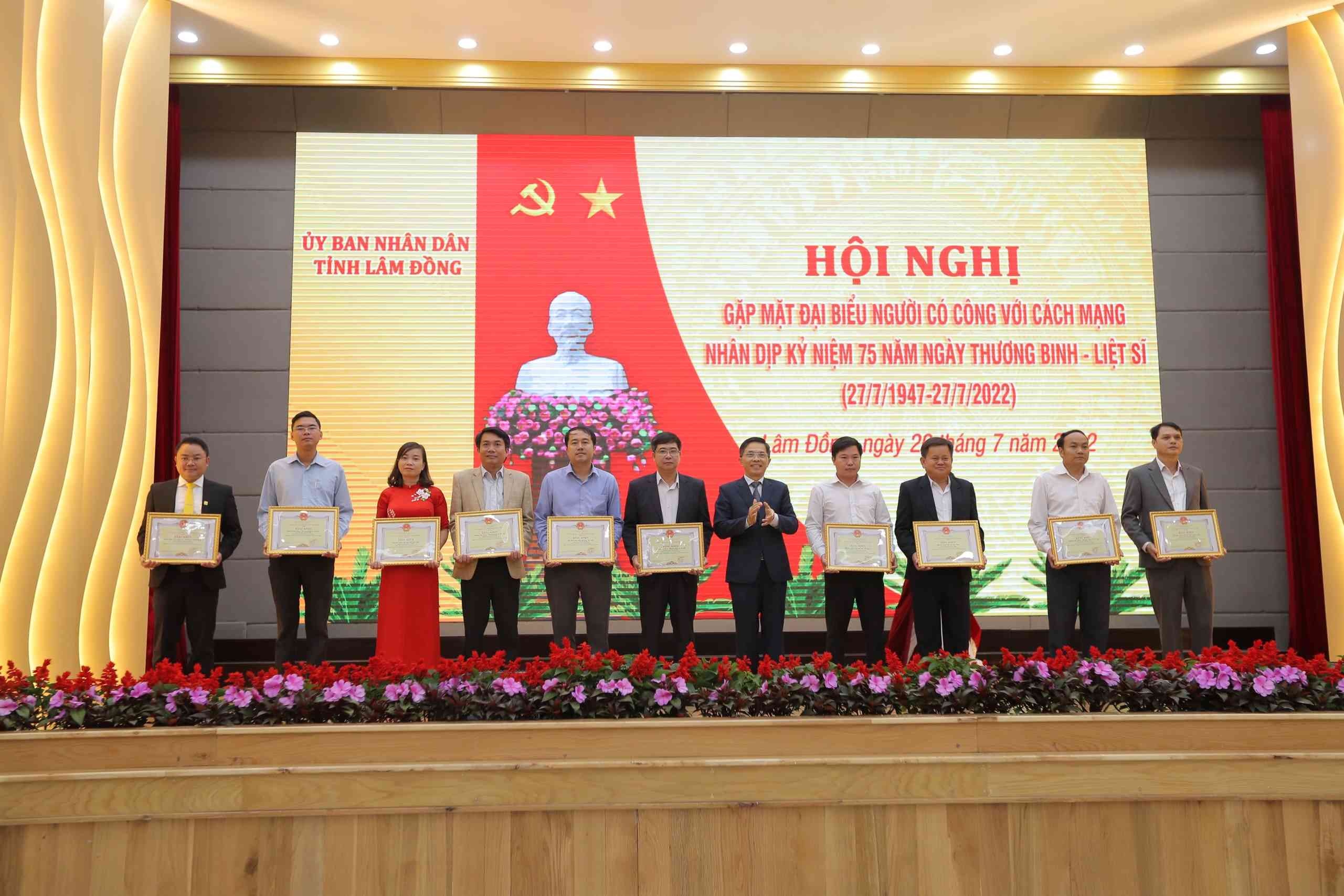 Nam A Bank tri ân những người có công với cách mạng nam a bank tri an nhung nguoi co cong voi cach mang