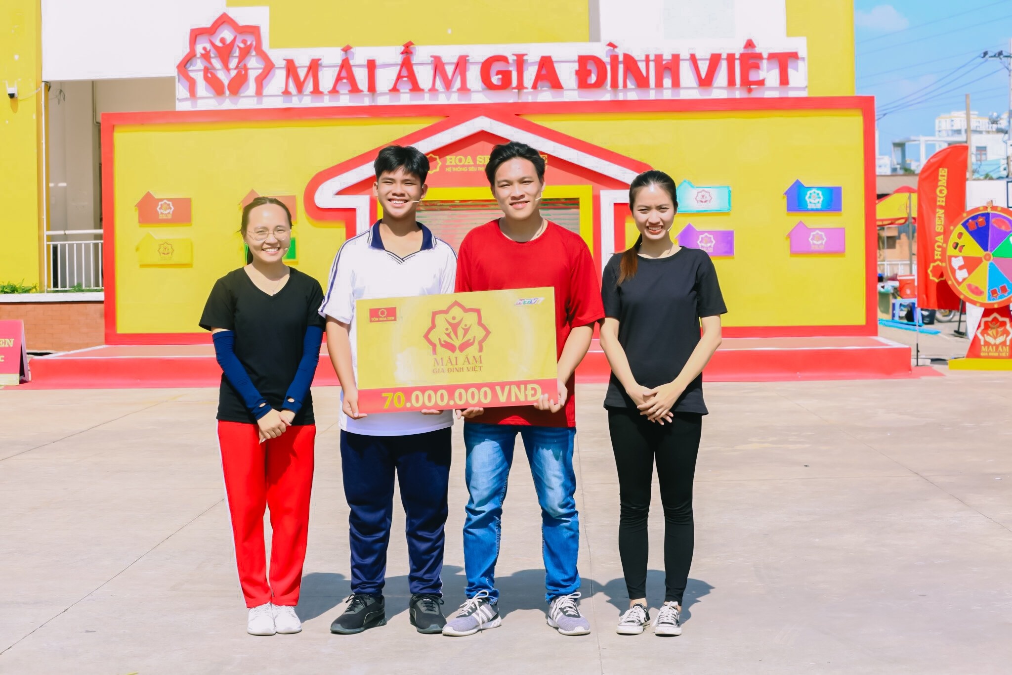 vo hoang yen hai nam doc suc thuc hien thu thach ho tro cac gia dinh