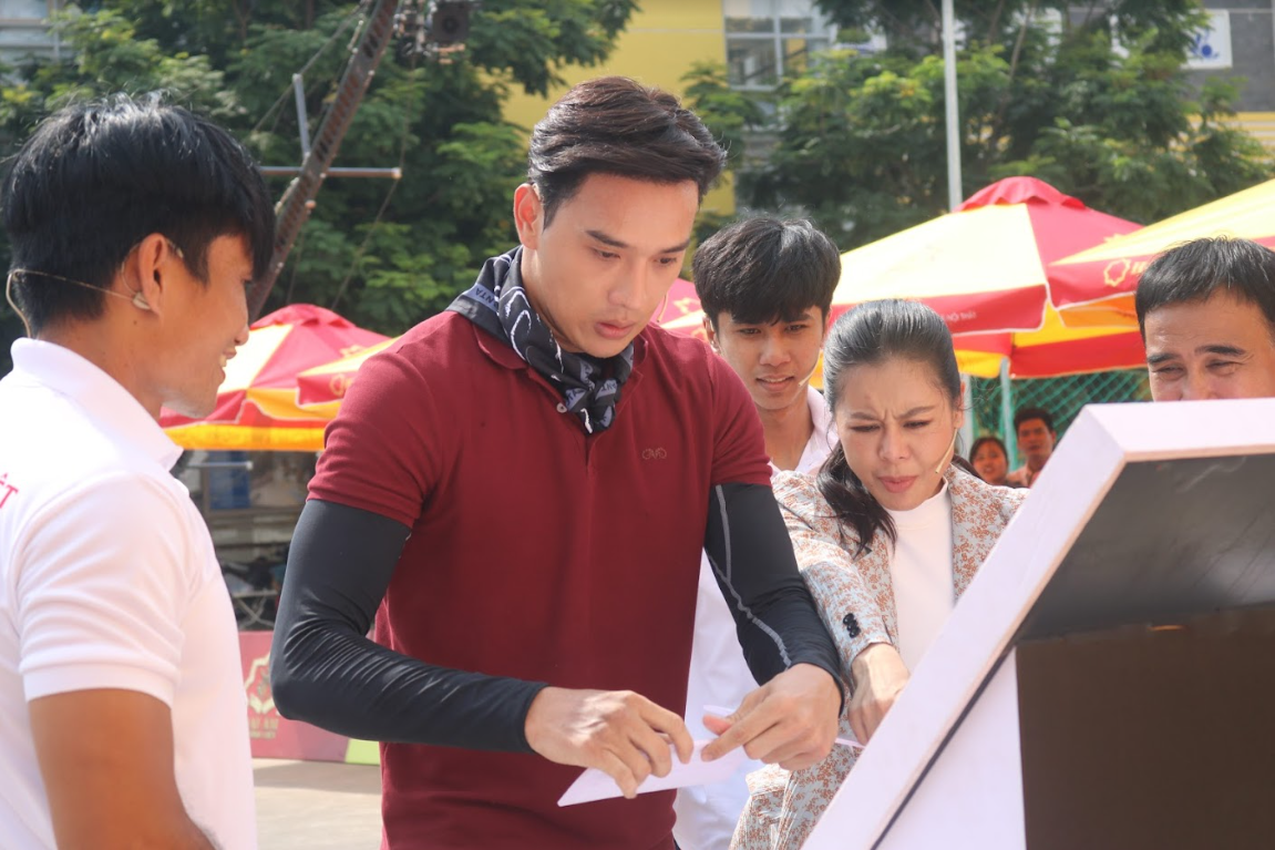 giay phut vo oa hanh phuc cua thuan nguyen nam thu khi 3 em mo coi me gianh duoc 70 trieu dong