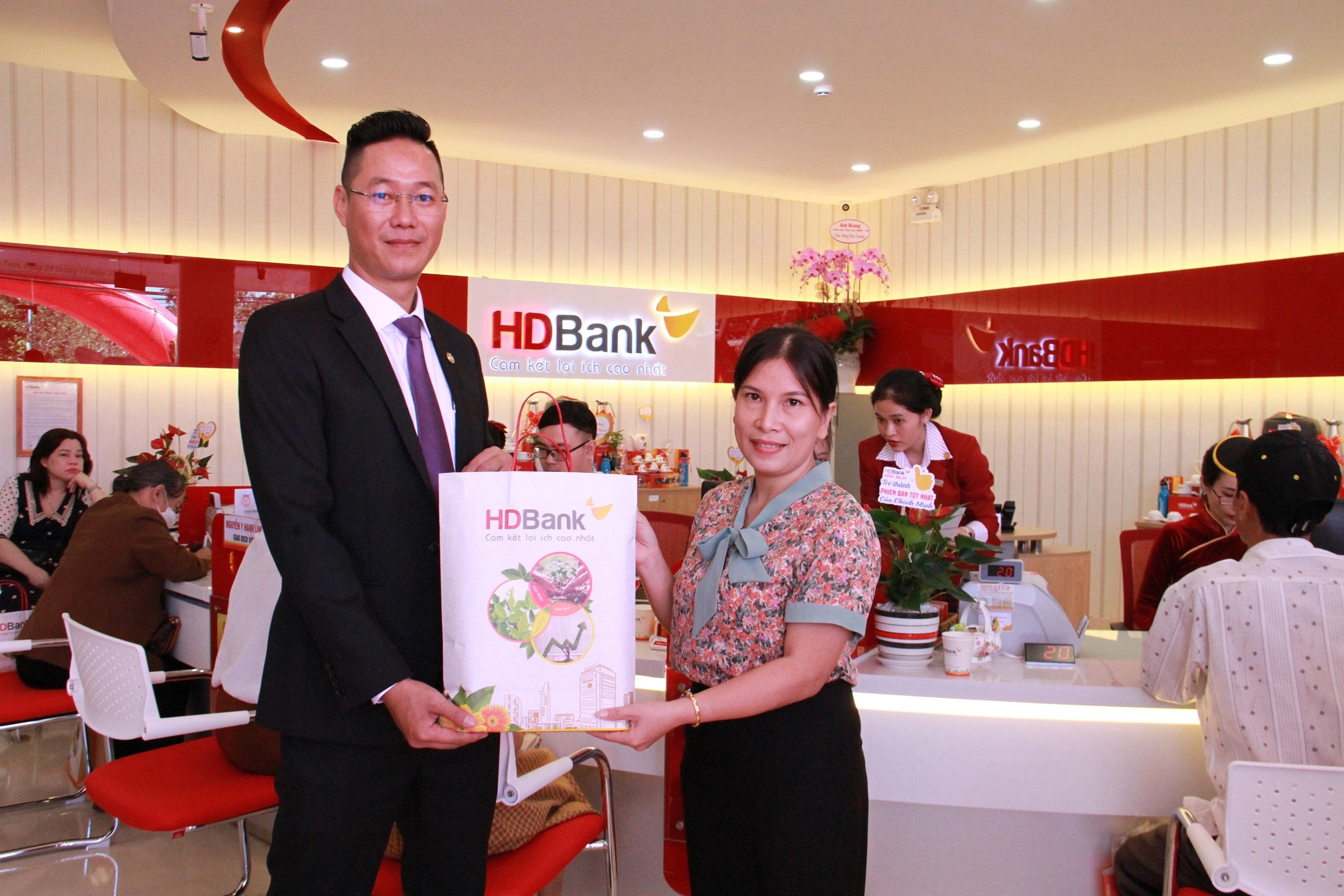 hdbank dak bla dong song chay nguoc vun dap dai ngan