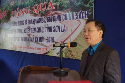 Thăm và tặng quà chiến sỹ biên phòng, hộ nghèo xã Chiềng Tương, Sơn La Thăm và tặng quà chiến sỹ biên phòng, hộ nghèo xã Chiềng Tương, Sơn La