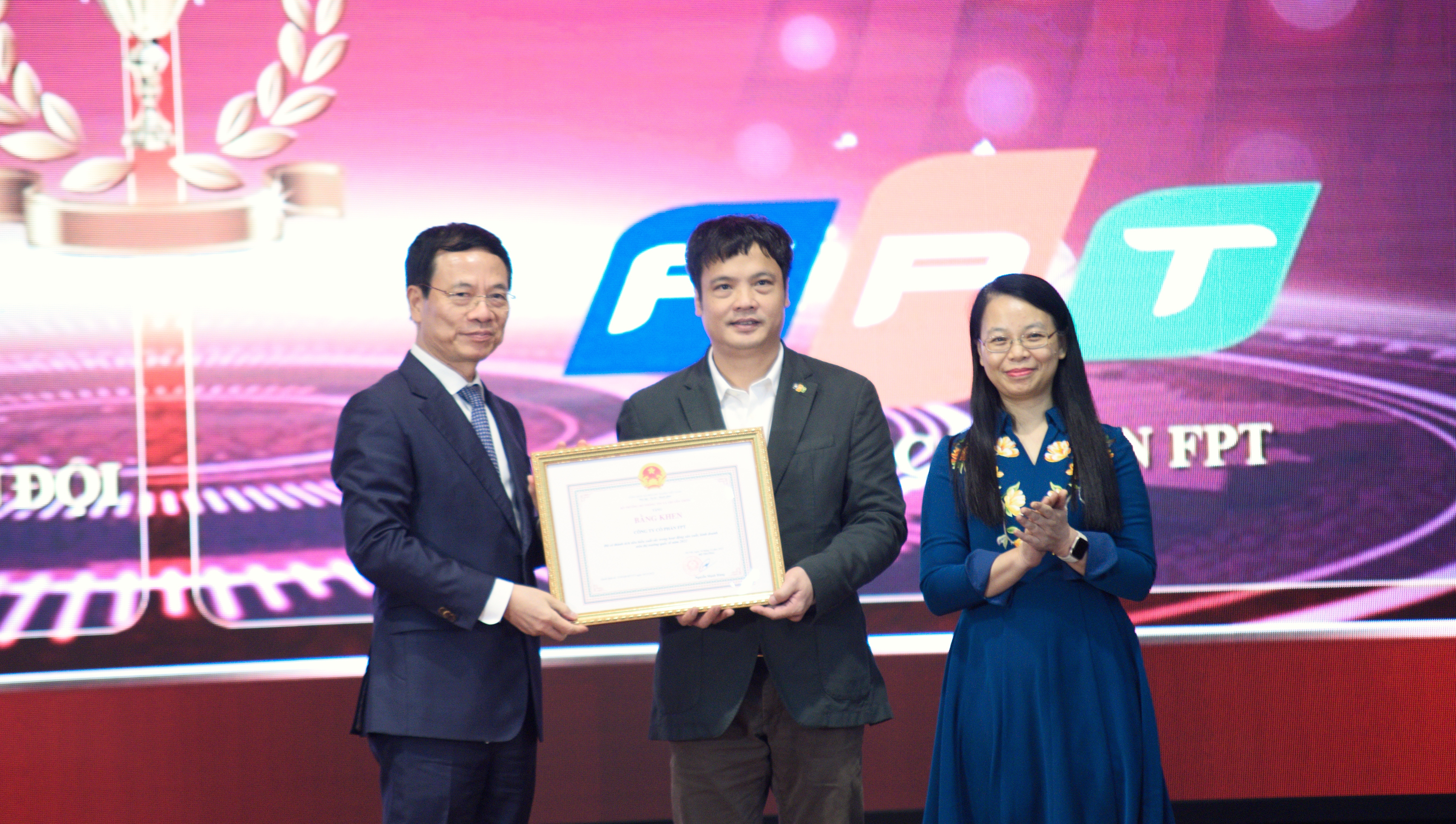 Doanh thu và lợi nhuận của FPT tăng trưởng trên 20% doanh thu va loi nhuan cua fpt tang truong tren 20