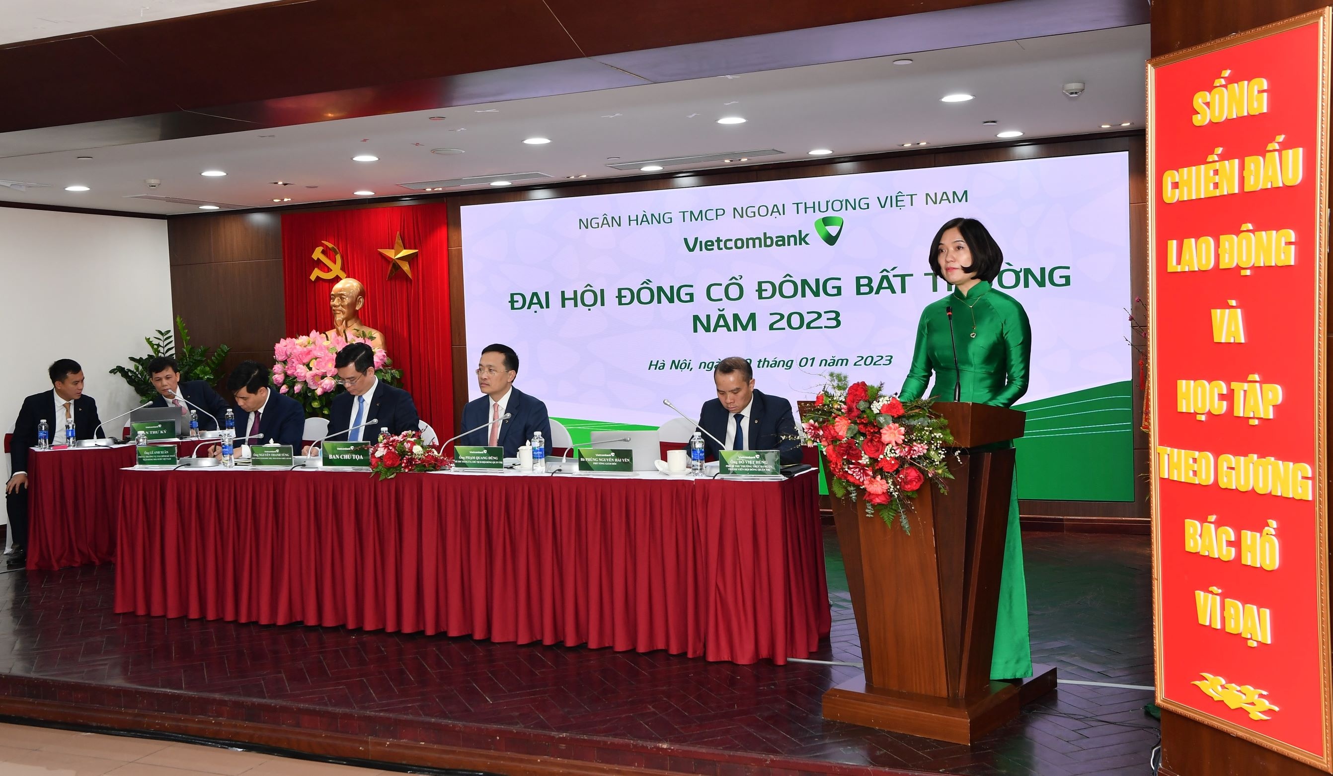 vietcombank to chuc dai hoi dong co dong bat thuong nam 2023