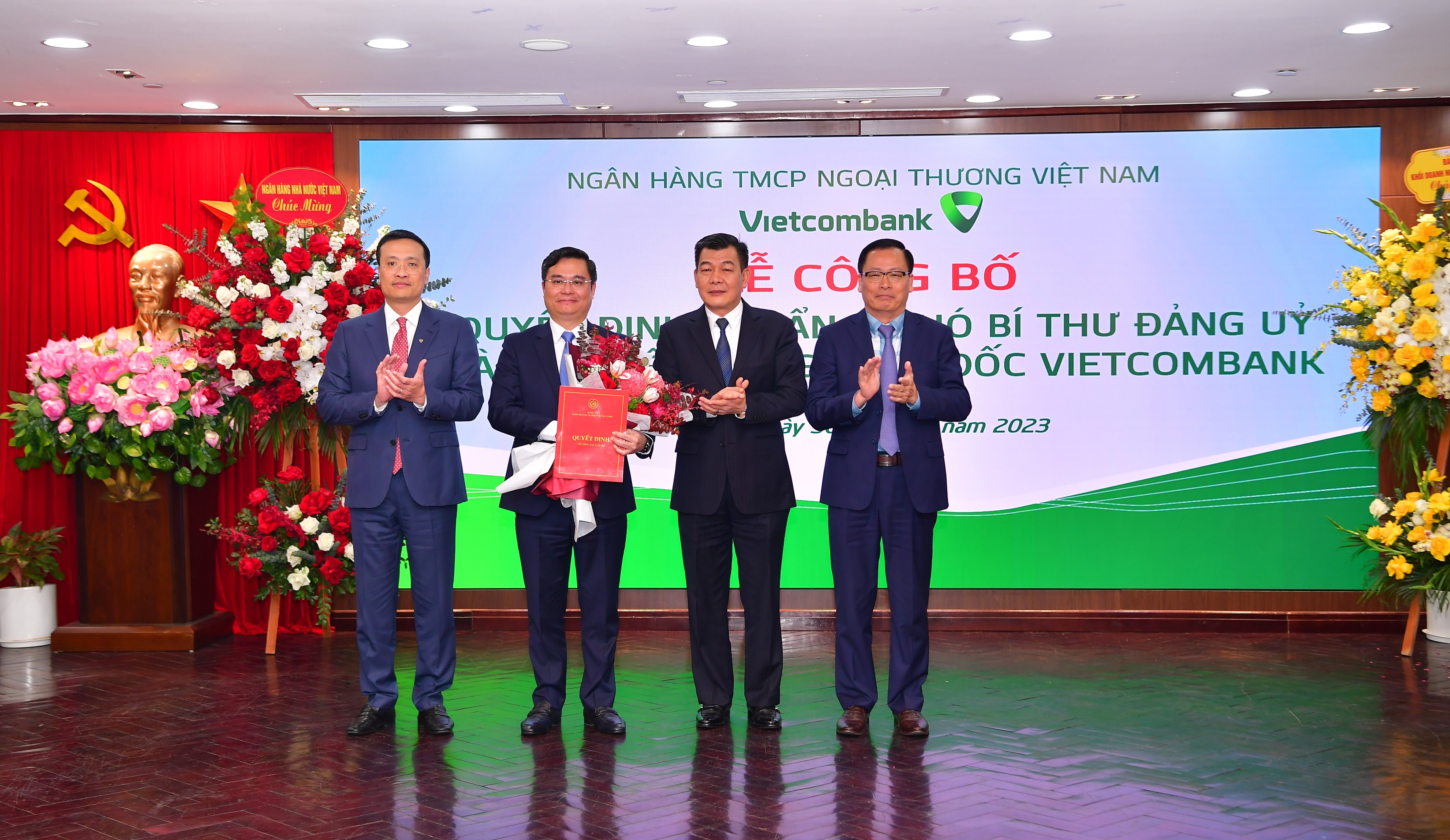 Bổ nhiệm ông Nguyễn Thanh Tùng làm Tổng Giám đốc Vietcombank bo nhiem ong nguyen thanh tung lam tong giam doc vietcombank