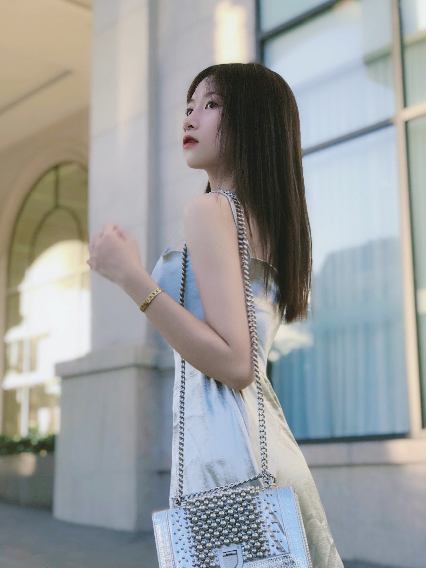 nu sinh huong thao dang quang hoa khoi truong dai hoc tai chinh ngan hang ha noi