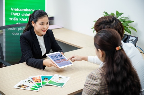 Vietcombank và FWD triển khai hợp tác độc quyền  phân phối bảo hiểm qua ngân hàng
