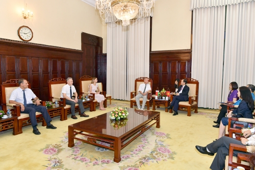 Phó Thống đốc Đào Minh Tú tiếp đoàn đại biểu Công đoàn ngành Tài chính - Ngân hàng Belarus