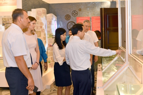 Phó Thống đốc Đào Minh Tú tiếp đoàn đại biểu Công đoàn ngành Tài chính - Ngân hàng Belarus