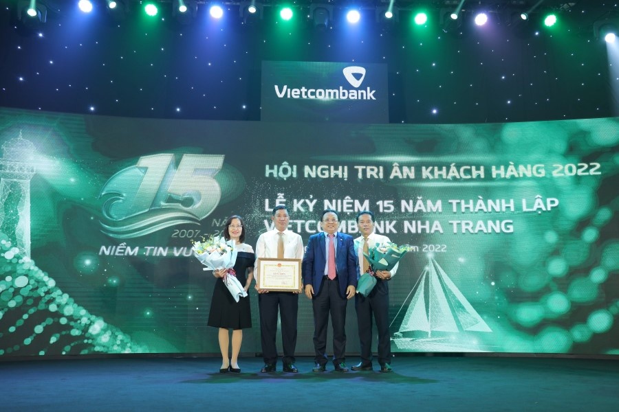 vietcombank nha trang ky niem 15 nam thanh lap khanh thanh tru so moi va to chuc hoi nghi khach hang nam 2022