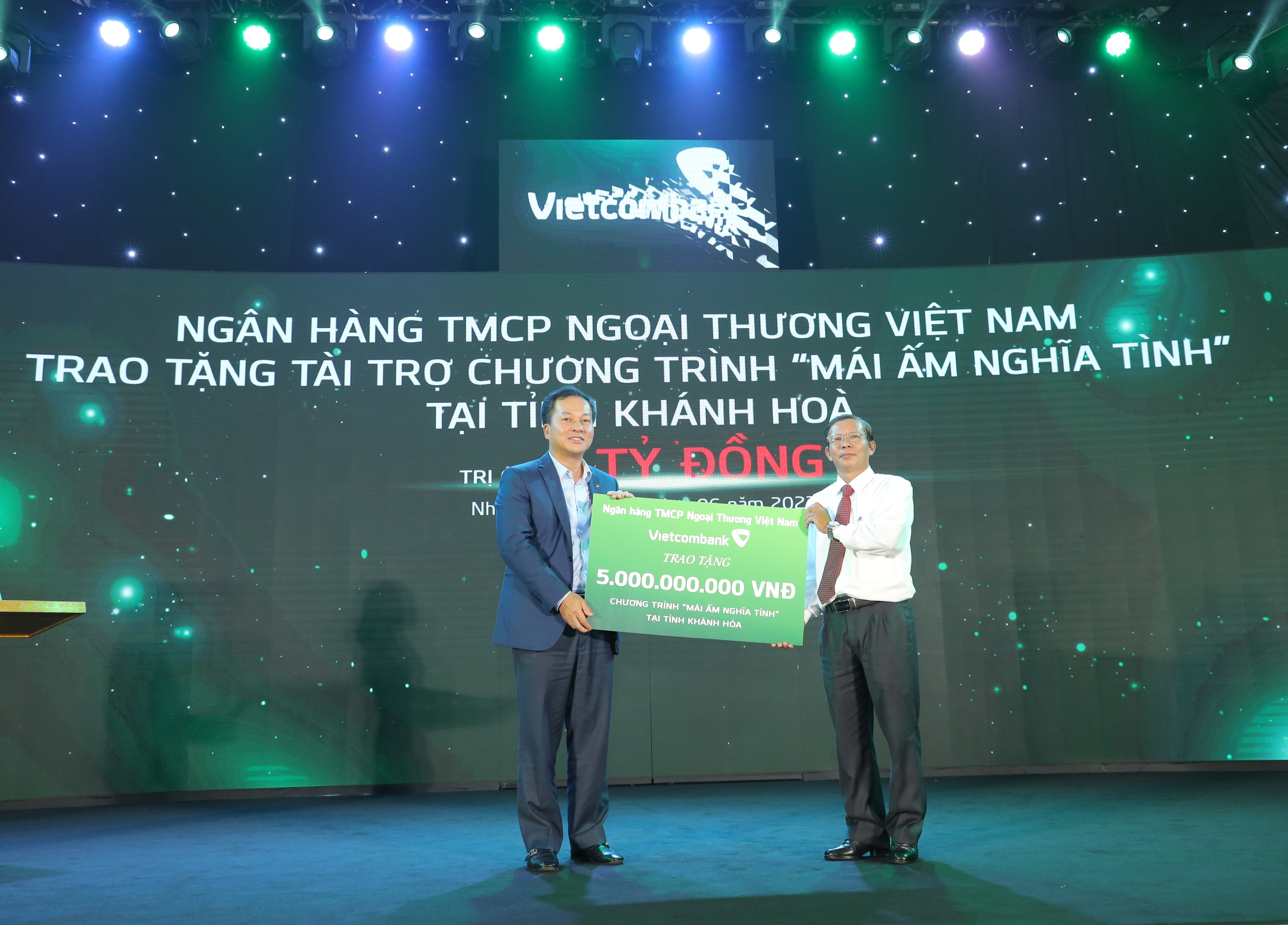 vietcombank nha trang ky niem 15 nam thanh lap khanh thanh tru so moi va to chuc hoi nghi khach hang nam 2022