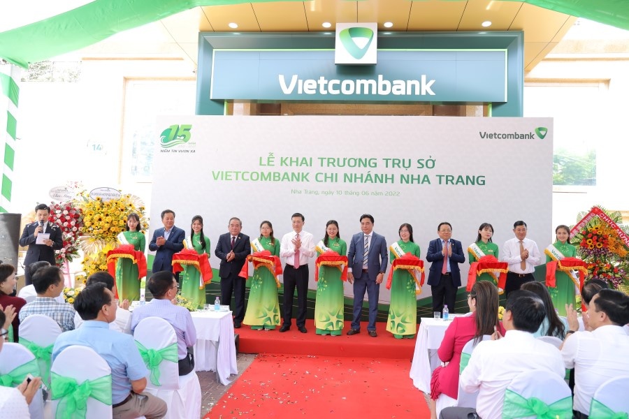 vietcombank nha trang ky niem 15 nam thanh lap khanh thanh tru so moi va to chuc hoi nghi khach hang nam 2022