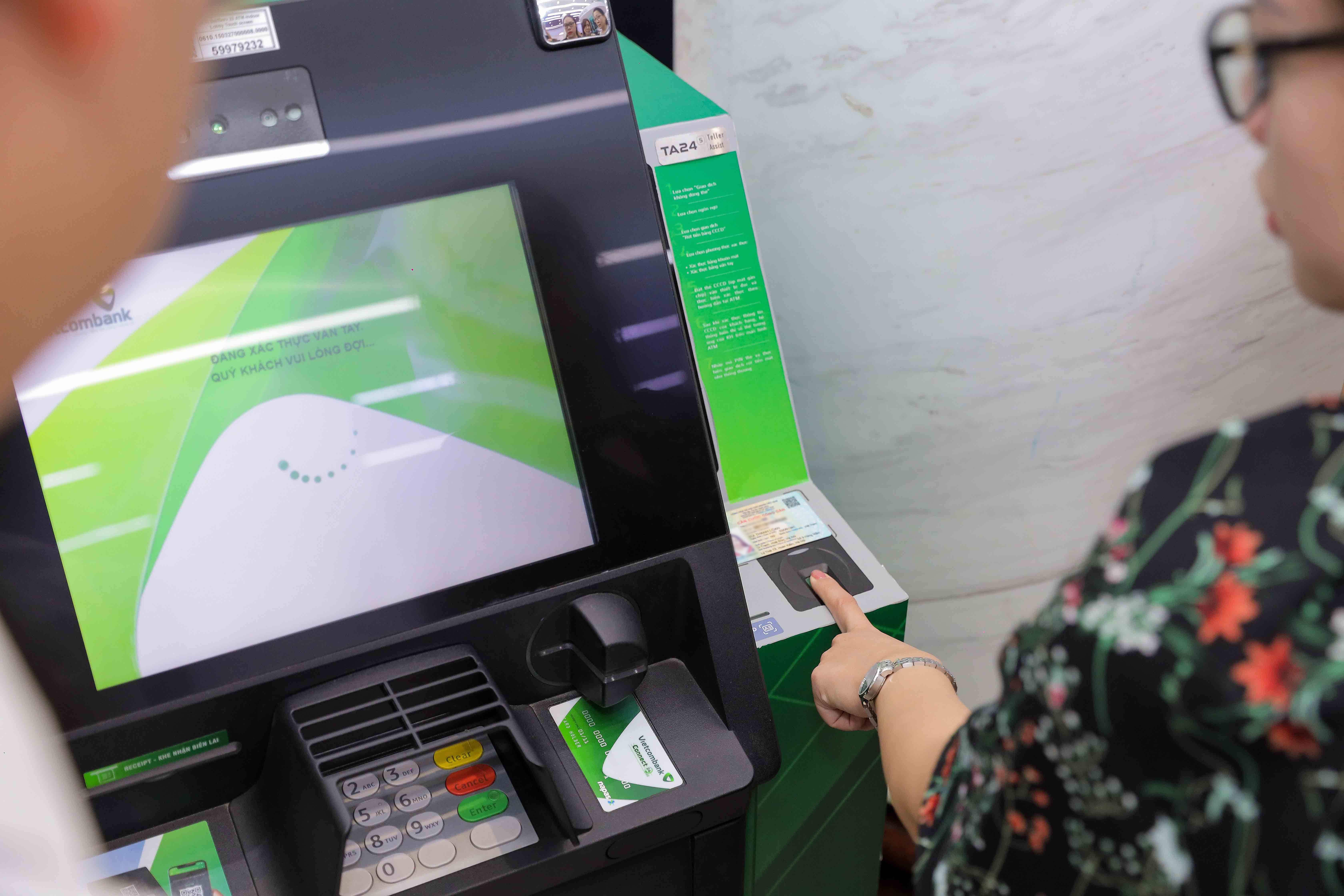 Vietcombank triển khai ứng dụng CCCD gắn chip trong các giao dịch ngân hàng vietcombank trien khai ung dung can cuoc cong dan gan chip trong cac giao dich ngan hang