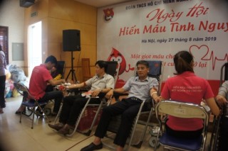 Cán bộ, công chức, đoàn viên thanh niên NHTW hưởng ứng Ngày hội hiến máu tình nguyện