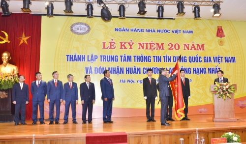 Trung tâm Thông tin Tín dụng Quốc gia Việt Nam đón nhận Huân chương Lao động hạng Nhất