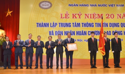 Trung tâm Thông tin Tín dụng Quốc gia Việt Nam đón nhận Huân chương Lao động hạng Nhất