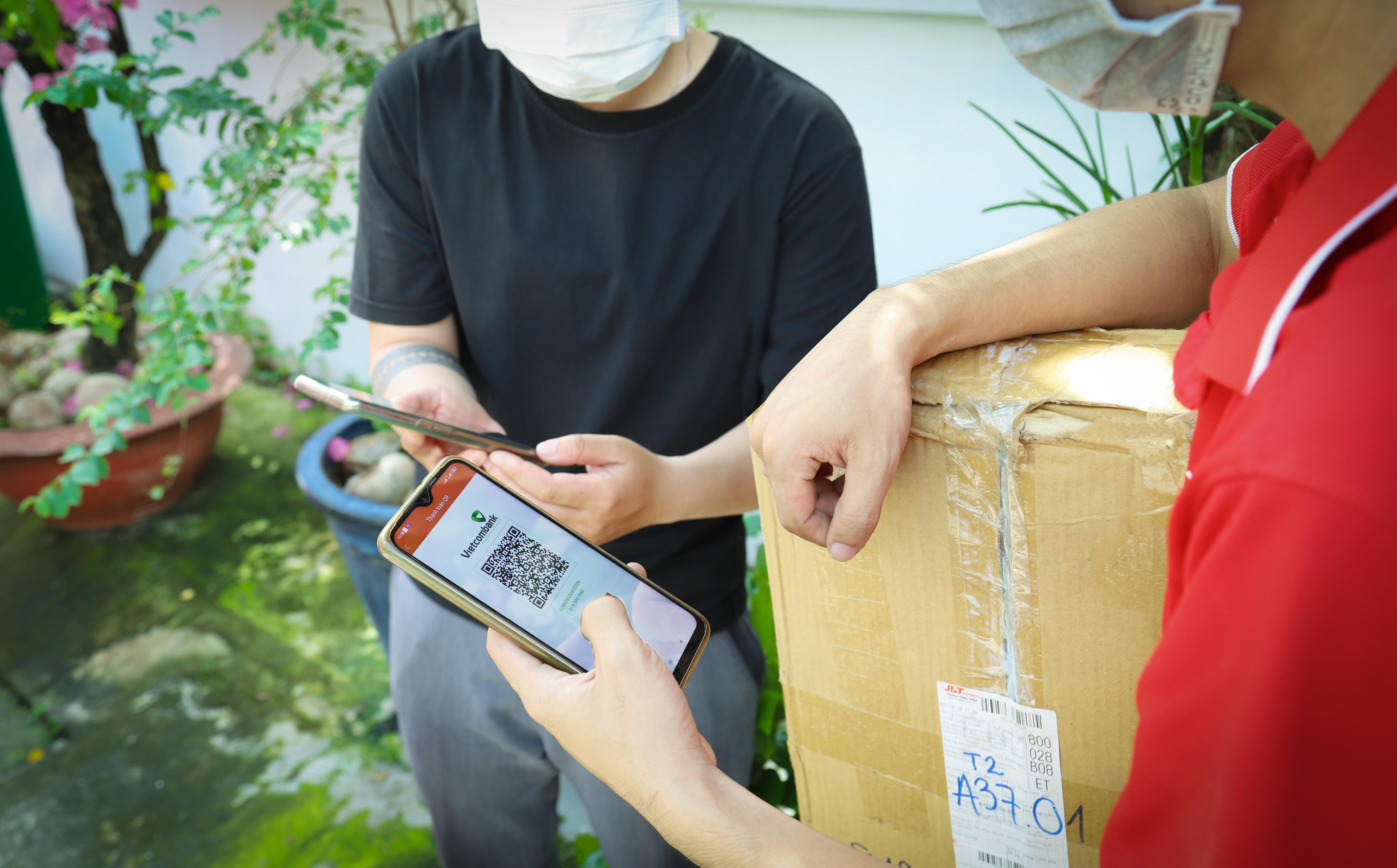 Vietcombank và J&T Express tiên phong ứng dụng QR động trong thanh toán đơn hàng vietcombank va jt express tien phong ung dung qr dong trong thanh toan don hang