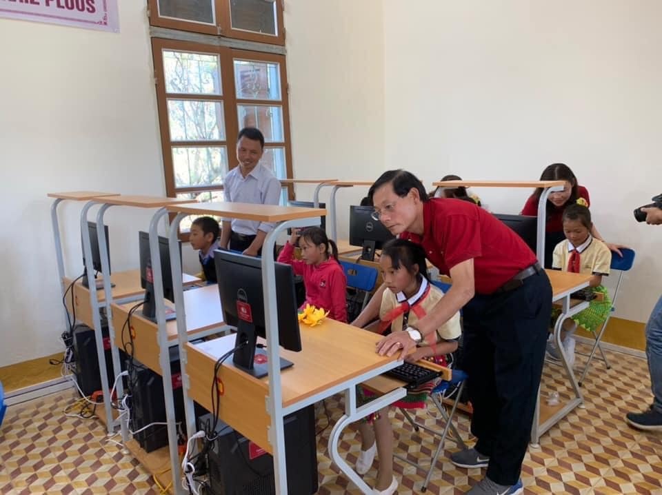 Thêm con chữ, bớt đói nghèo them con chu bot doi ngheo