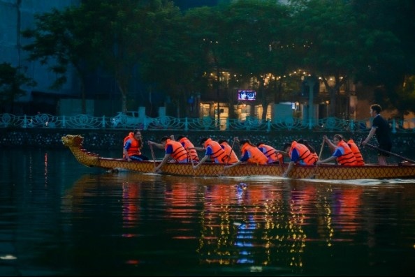 fbu truong dai hoc duy nhat co doi thuyen rong thi dau tren ho tay