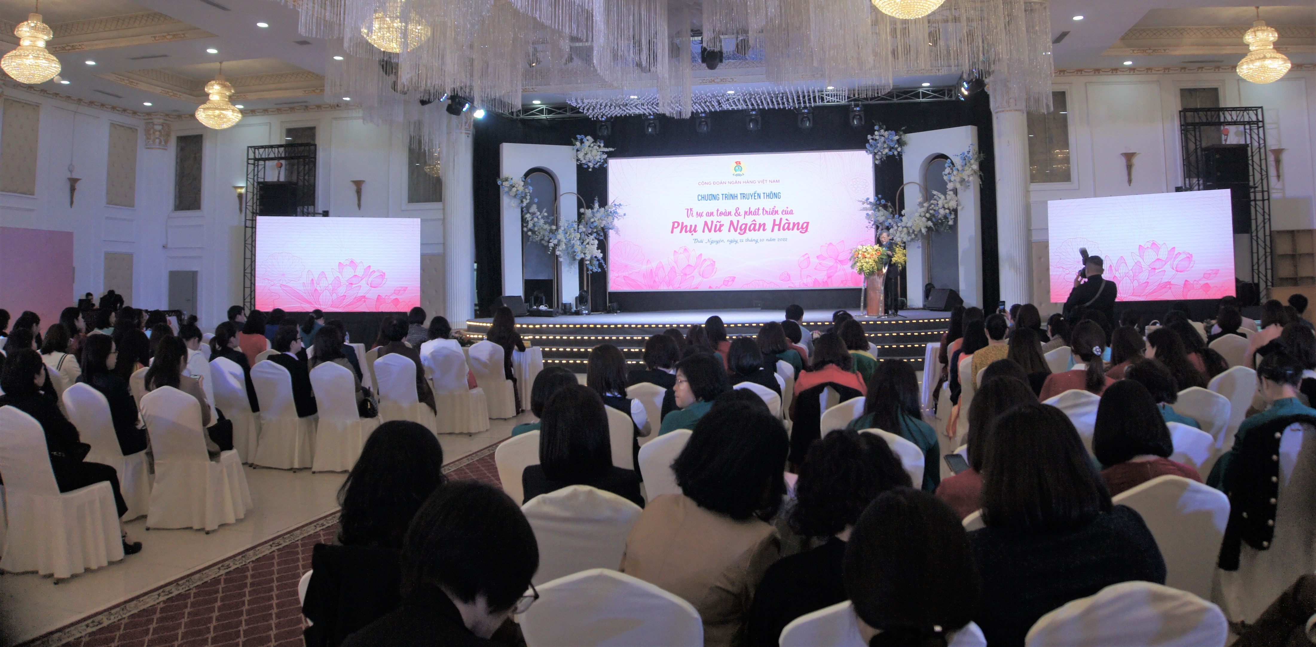 truyen thong vi su an toan va phat trien cua phu nu ngan hang