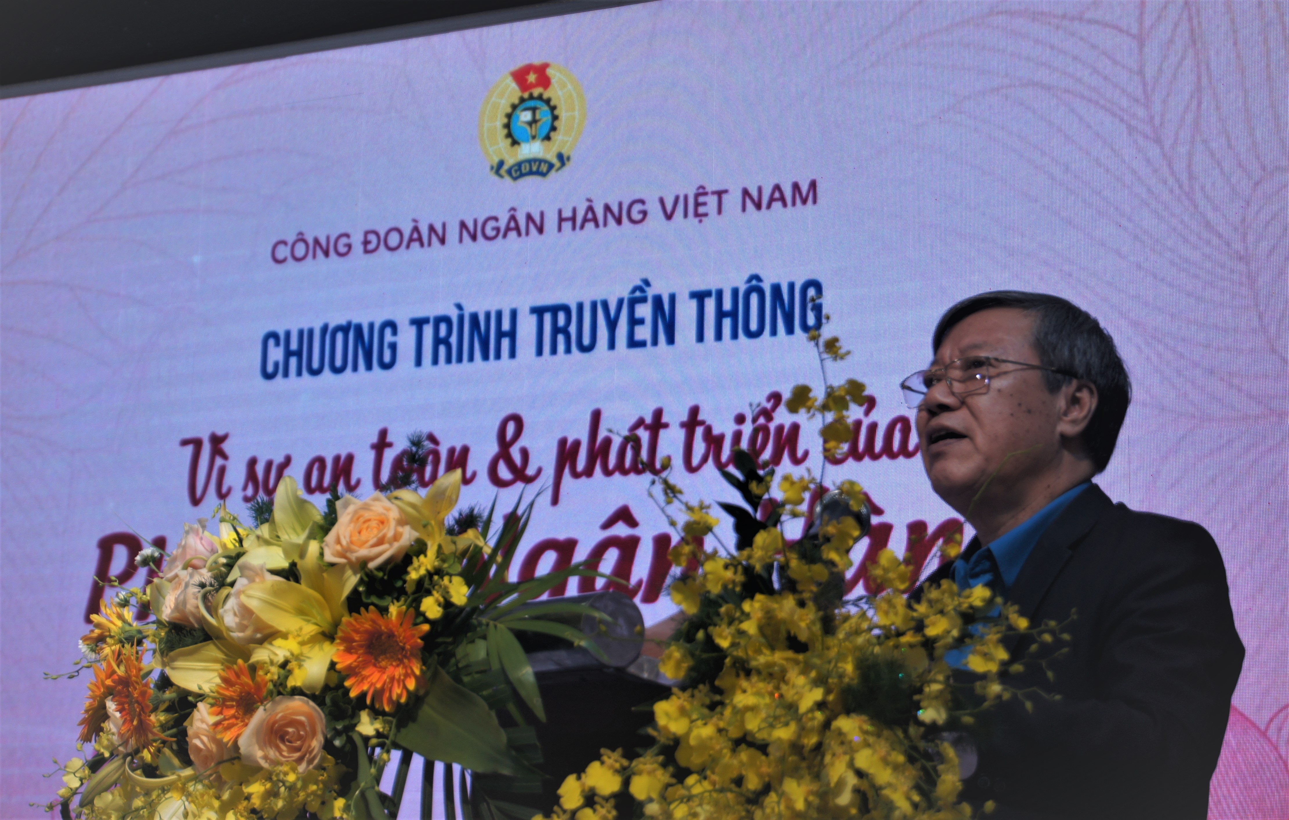 truyen thong vi su an toan va phat trien cua phu nu ngan hang