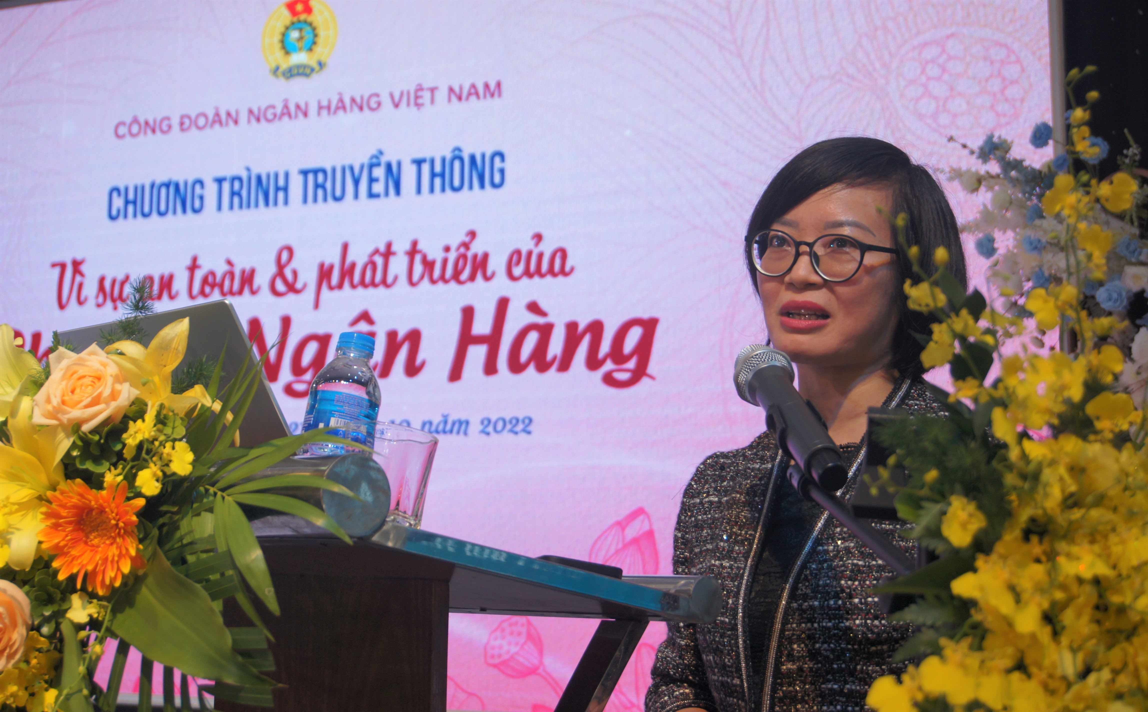 truyen thong vi su an toan va phat trien cua phu nu ngan hang