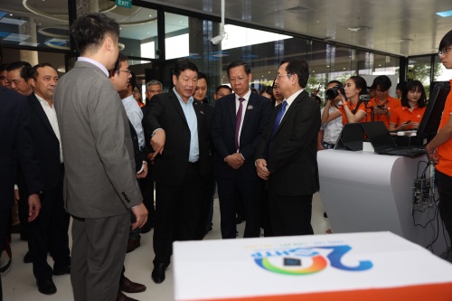 hay nhin viet nam nhu trung tam doi moi sang tao thay vi nhan luc re