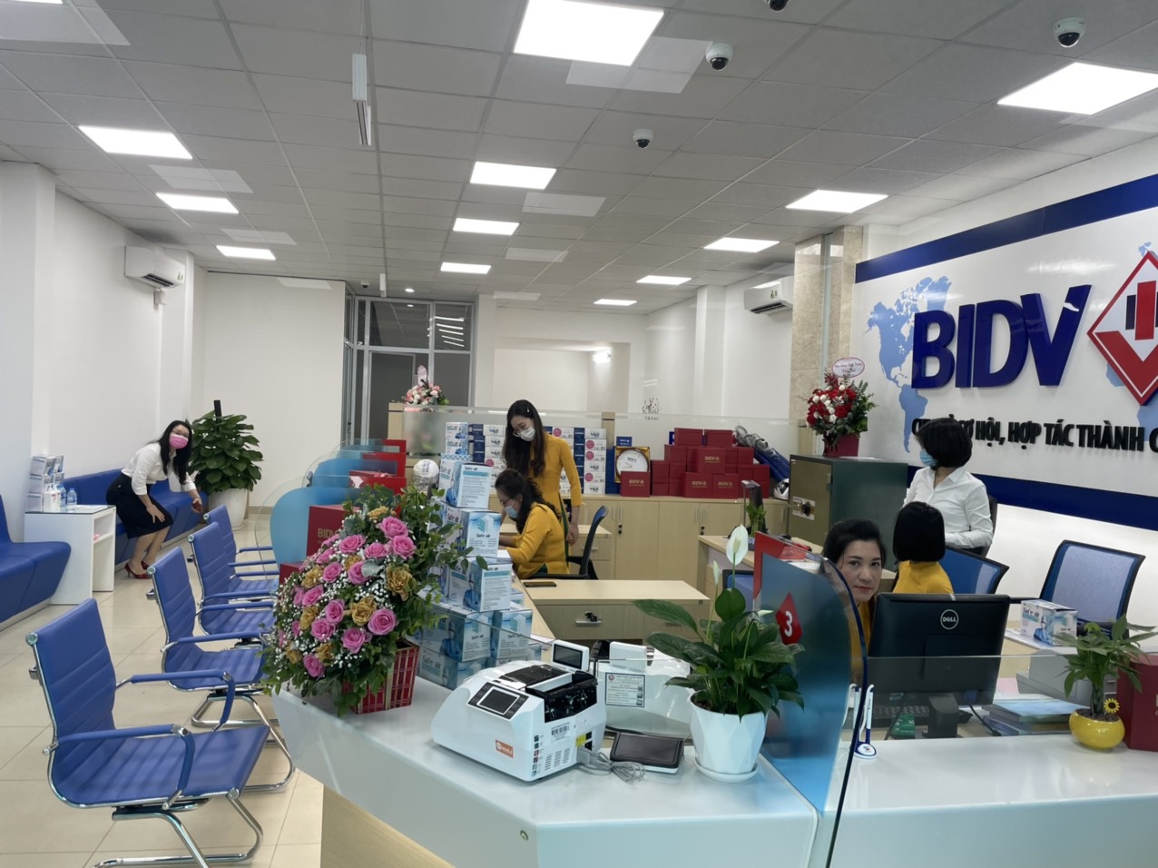 khai truong phong giao dich bidv thuong tin