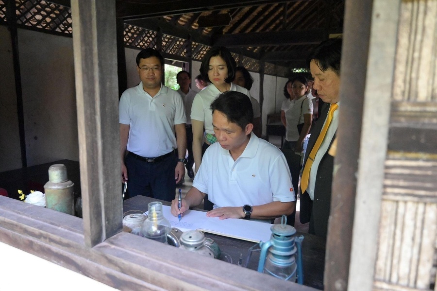 Đảng ủy Trụ sở chính Vietcombank đổi mới nội dung, phương thức sinh hoạt dang uy tru so chinh vietcombank doi moi noi dung phuong thuc sinh hoat