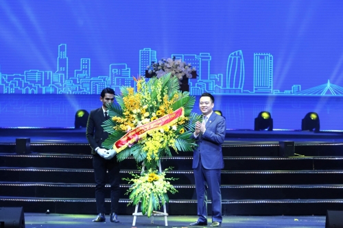 Tập đoàn Tân Á Đại Thành đón nhận Huân chương Lao động hạng Nhất