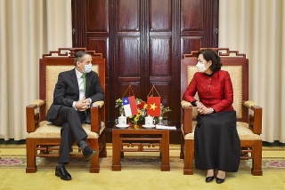 Thống đốc Ngân hàng Nhà nước Nguyễn Thị Hồng tiếp Đại sứ Cộng hòa Chi-lê tại Việt Nam
