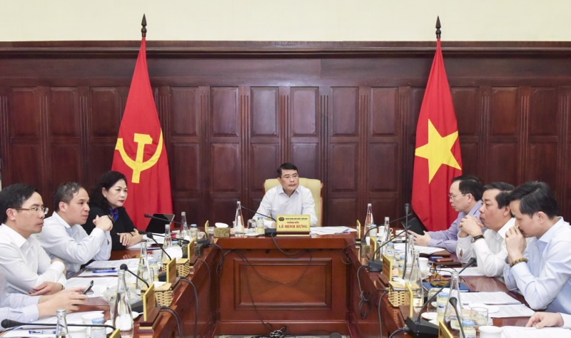 thong doc nhnn le minh hung chi dao som ban hanh thong tu ho tro khach hang chiu anh huong boi dich covid 19