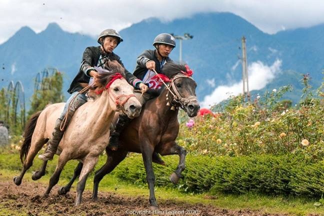 dau thang 4 den dinh thieng fansipan thuc hanh tin nguong tho mau