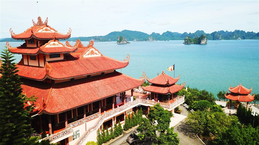 Đẹp thoát tục những quần thể tâm linh tại Quảng Ninh Đẹp thoát tục những quần thể tâm linh tại Quảng Ninh