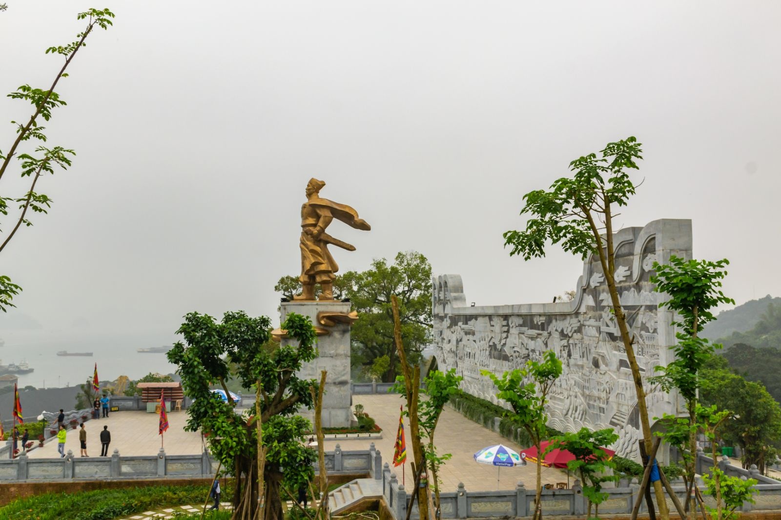 Đẹp thoát tục những quần thể tâm linh tại Quảng Ninh Đẹp thoát tục những quần thể tâm linh tại Quảng Ninh