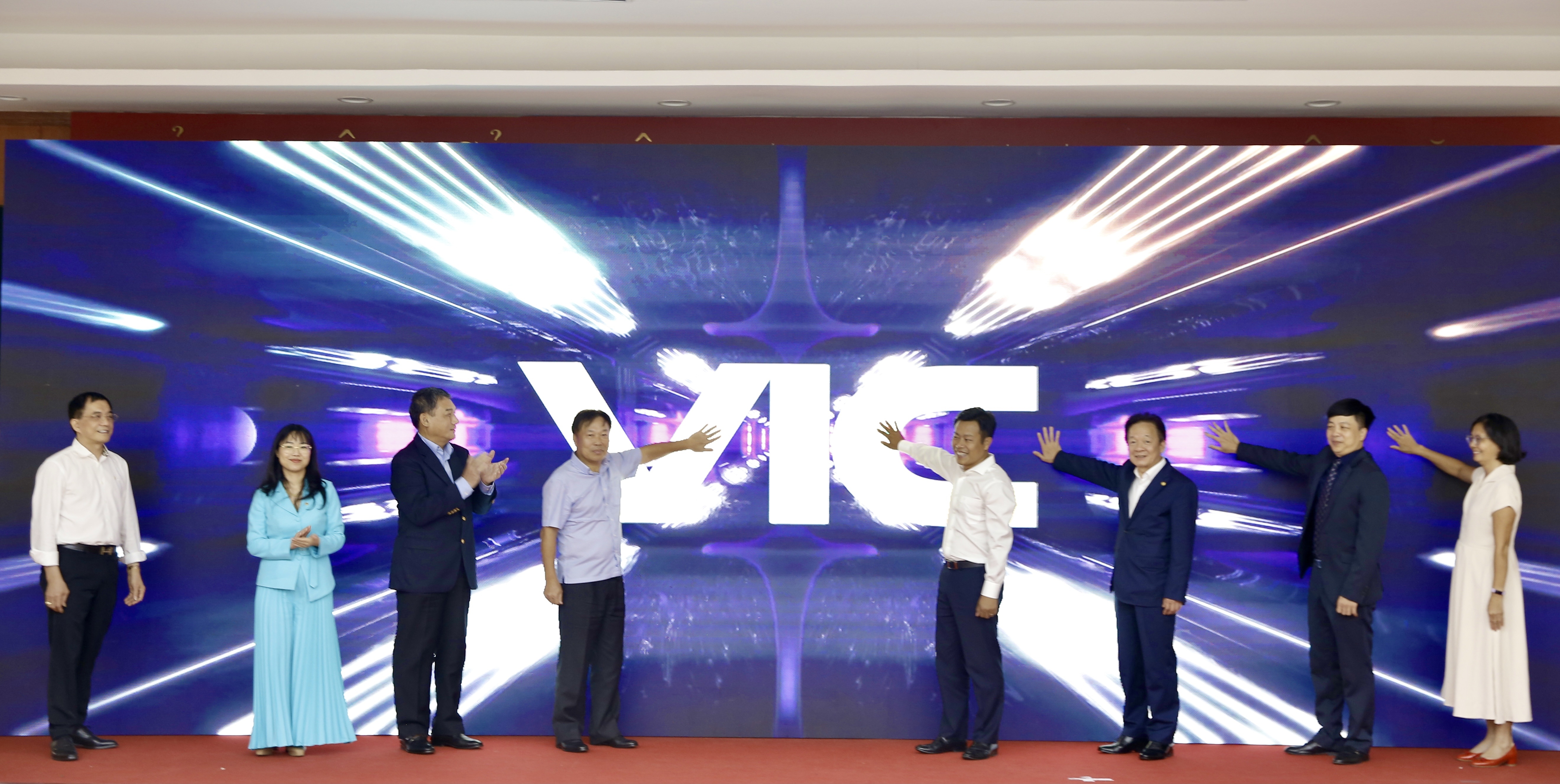 doanh nhan do quang hien duoc bau lam chu tich clb cuu sinh vien doanh nhan dhqg ha noi