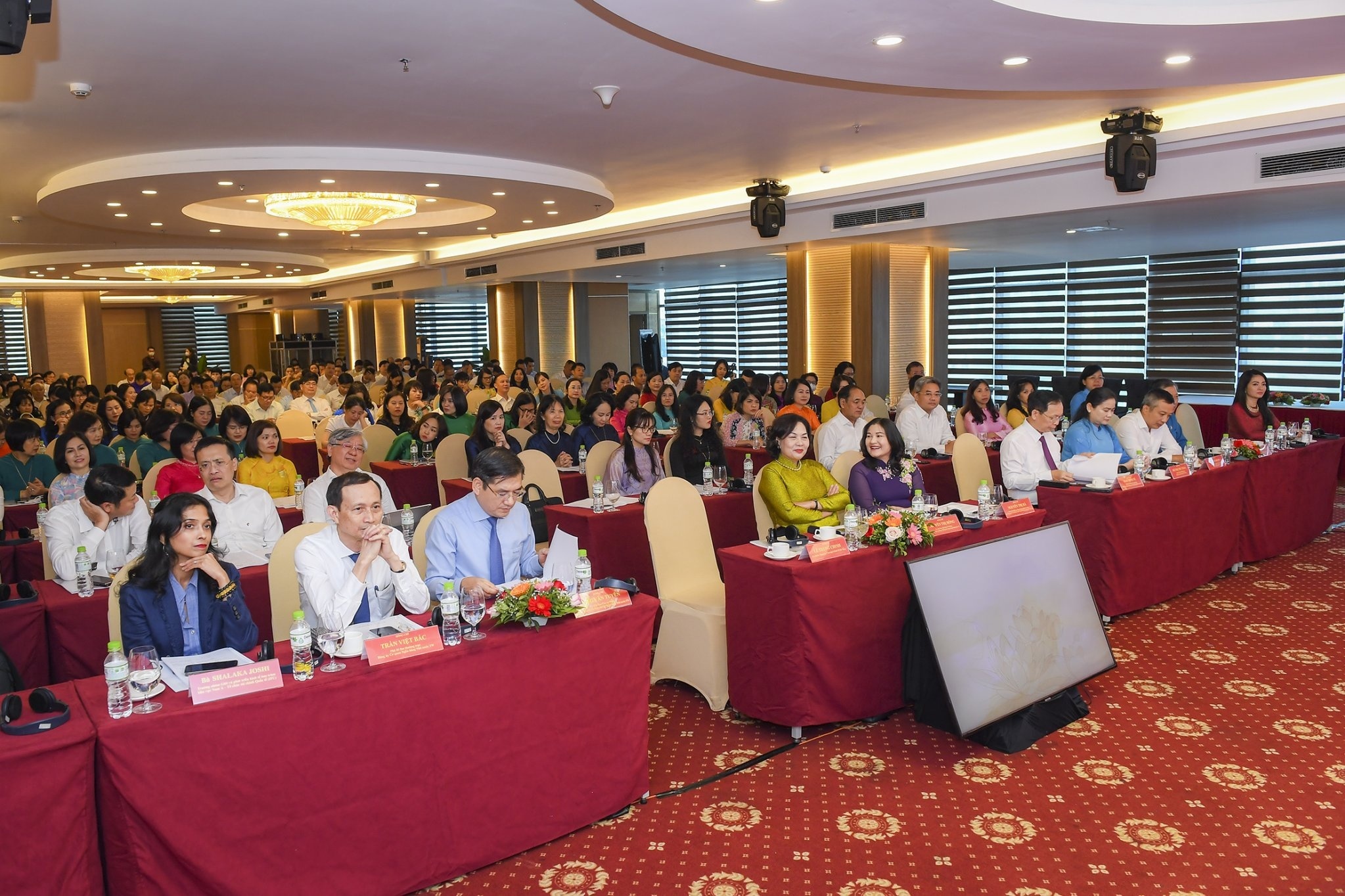 Sự đóng góp của lực lượng cán bộ nữ ngành Ngân hàng là rất trân trọng su dong gop cua luc luong can bo nu nganh ngan hang la rat dang ke