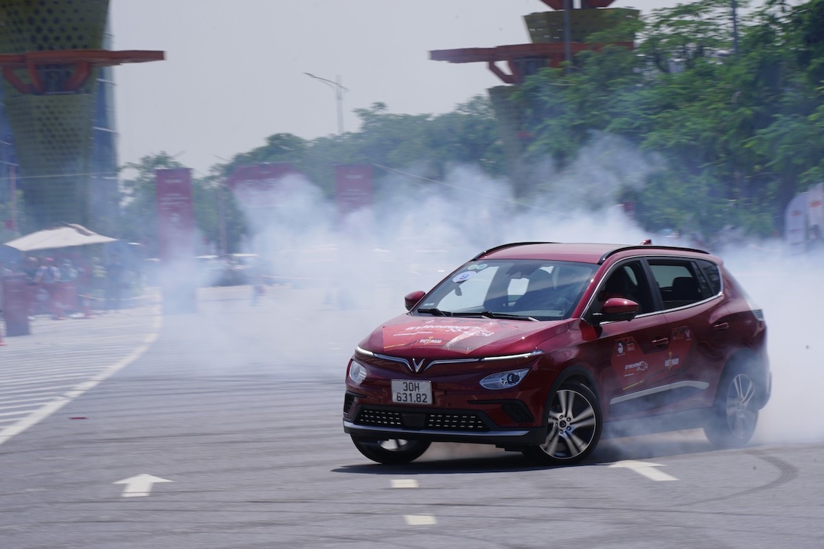 Lọt top xe bán chạy nhất Việt Nam, VinFast VF e34 khẳng định vị thế ô tô điện quốc dân cho mọi nhà Lọt top xe bán chạy nhất Việt Nam, VinFast VF e34 khẳng định vị thế ô tô điện quốc dân cho mọi nhà